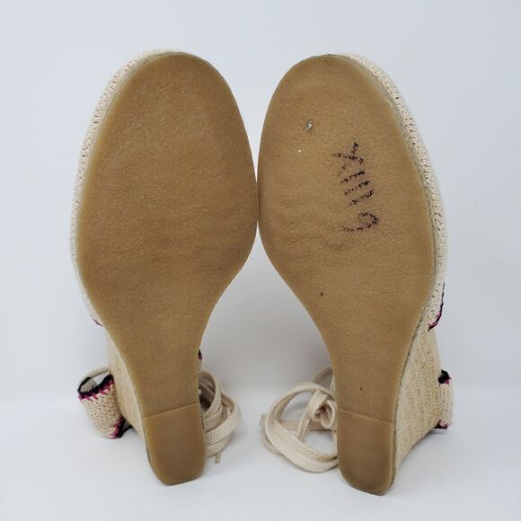 Via Spiga Lenox Crochet Wedges - Picture 7 of 8
